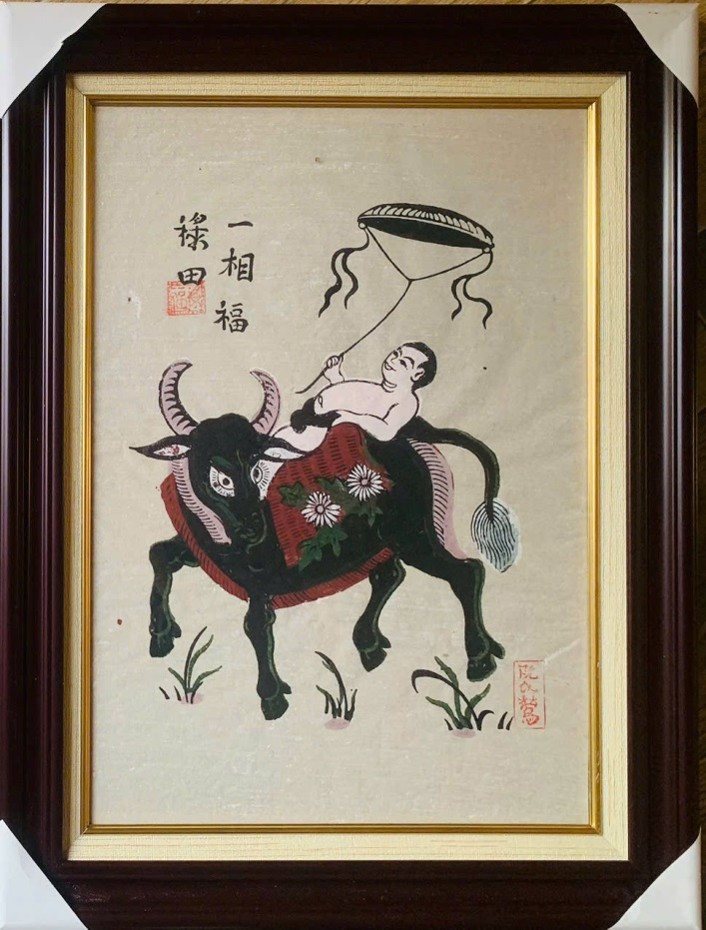 Bé cưỡi trâu thả diều